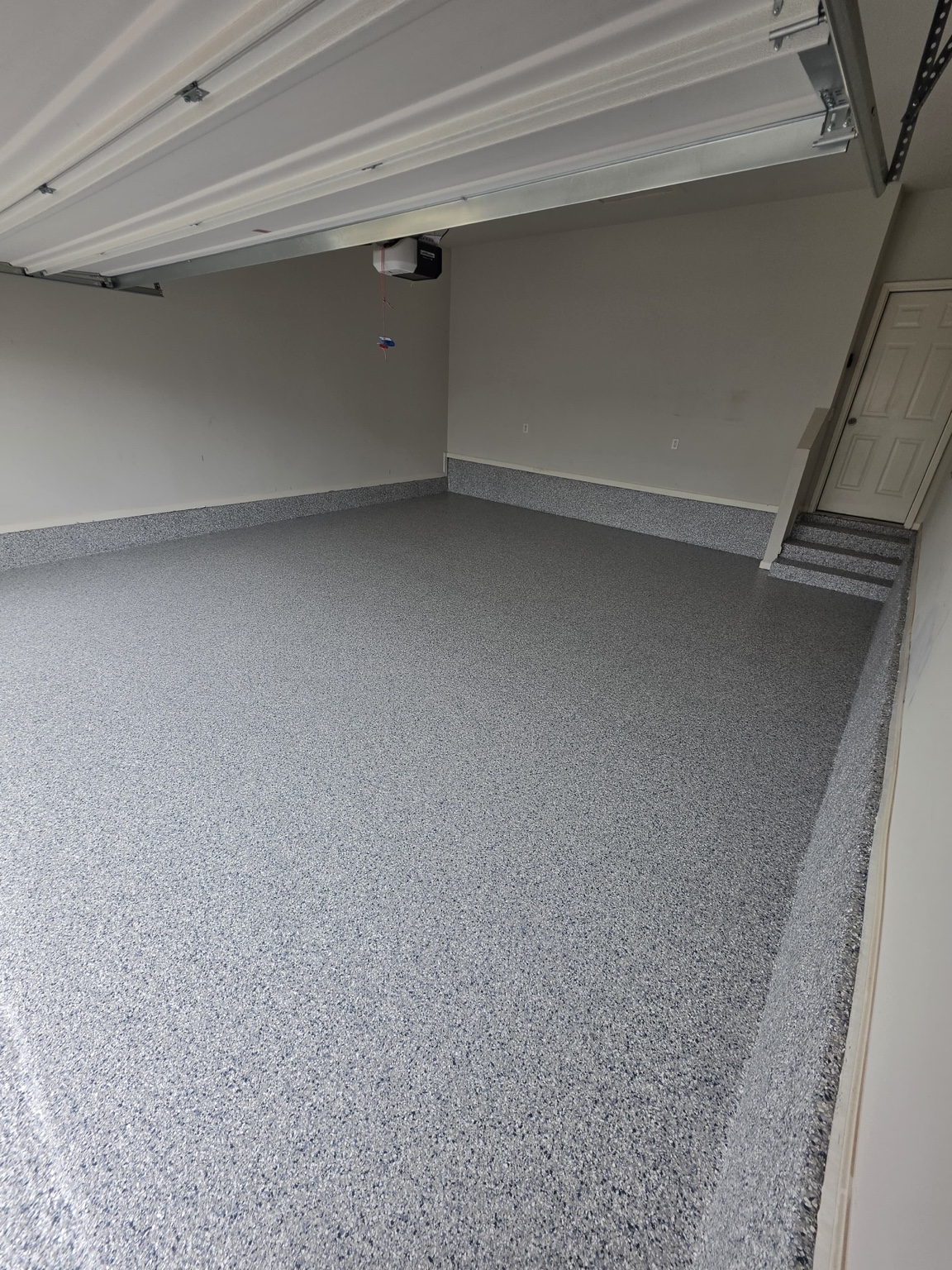 Piso gris con flake terminado por LOCO Floors