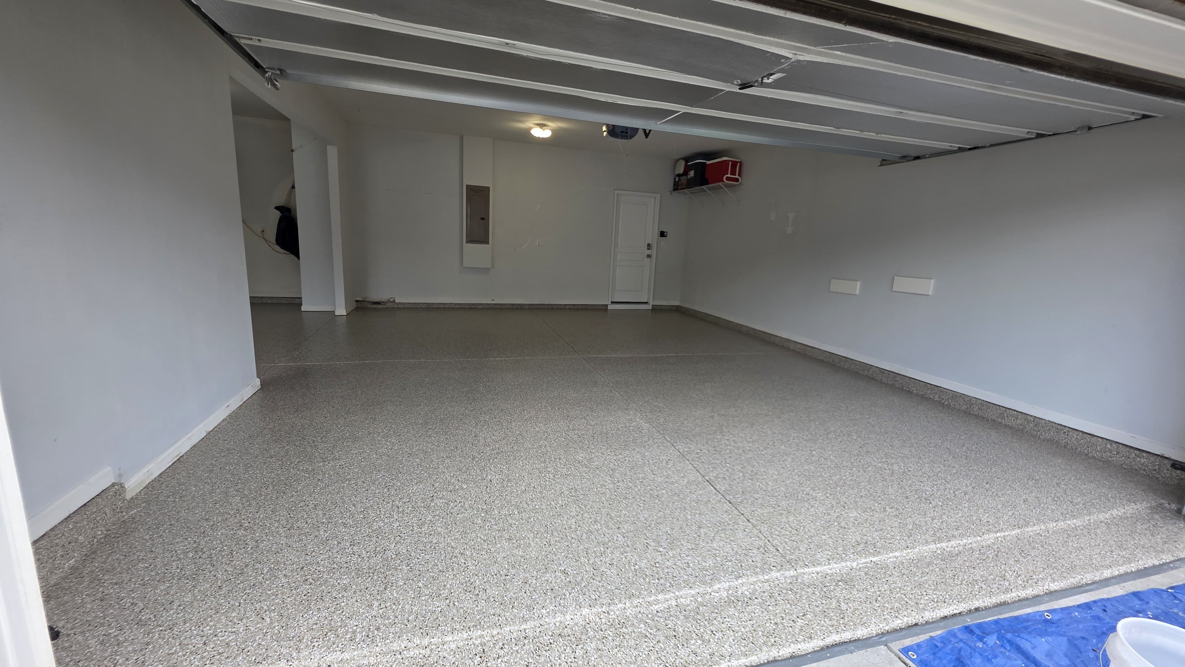 Garaje terminado con recubrimiento decorativo LOCO Floors