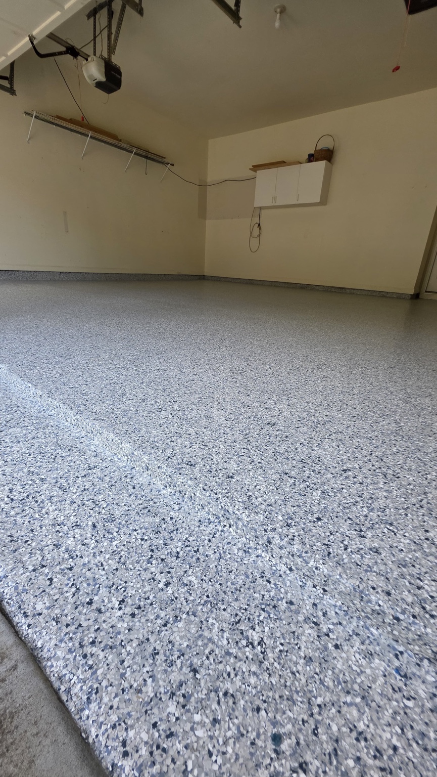 Vista cercana de piso terminado con flake